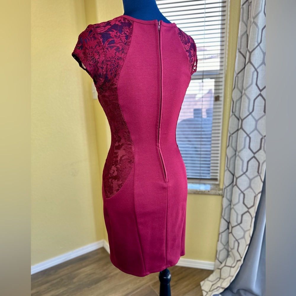 EUC Juniors' IZ Byer Wine Lace Bodycon Dress - Picture 10 of 15